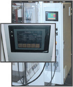 Eine neue Steuerung mit Farb-Bedienterminal (Touch Screen) erlaubt eine sehr komfortable Bedienung mit der Software, die dem neuesten Stand der Technik entspricht.